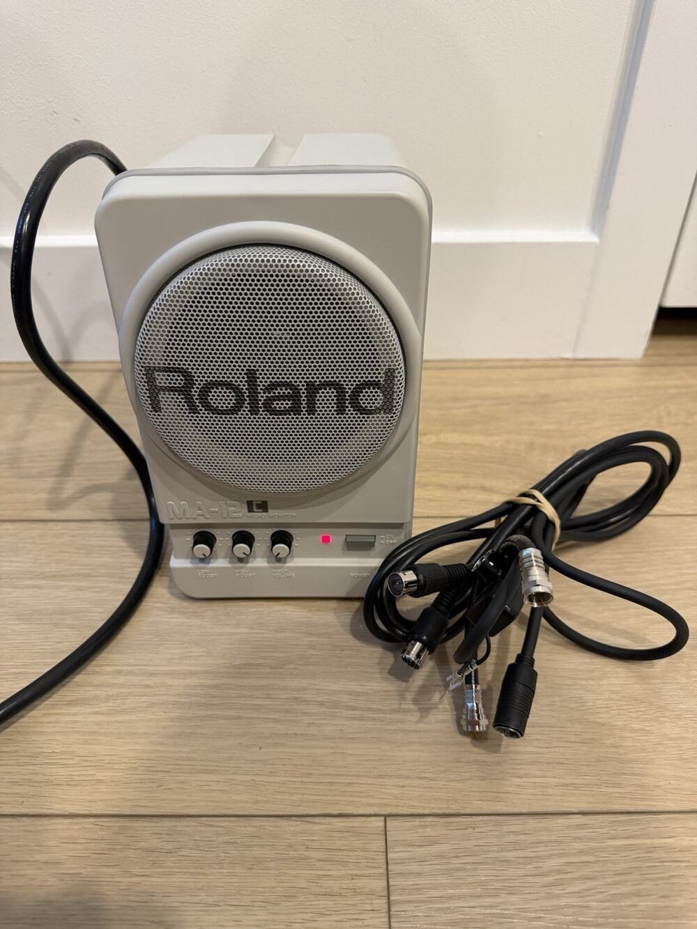 Roland MA-12C Micro Monitor Desktop Single Speaker Powered Stereo Amplified